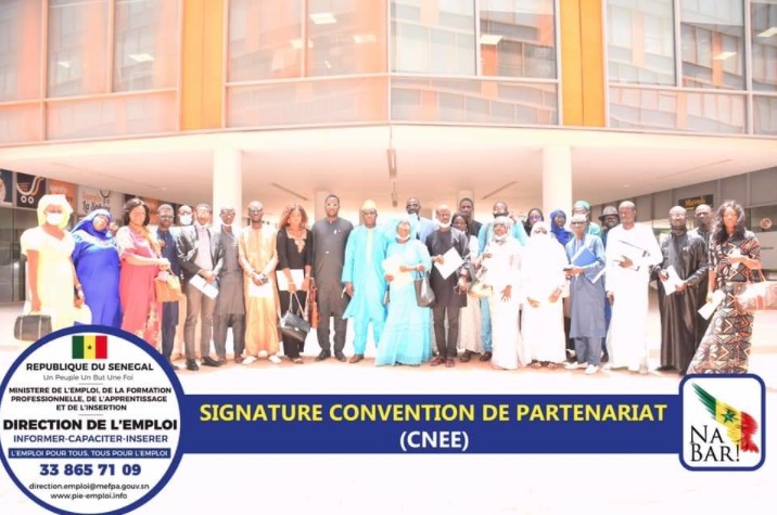 Convention Etat Employeur Le Directeur De L Emploi Modou Fall Signe