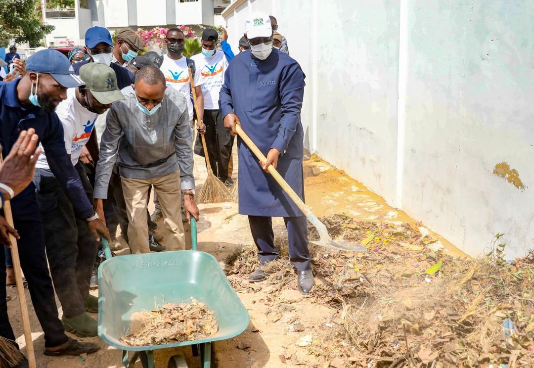 Relance Cleaning 4 - Redémarrage du « Cleaning Day » : Le président Macky Sall participe au « Besup Sétal »