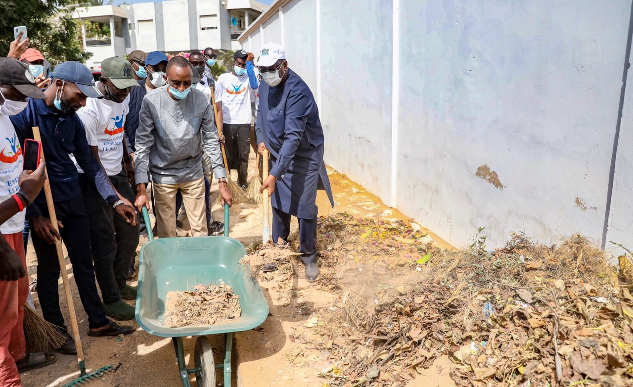 Relance Cleaning 5 - Redémarrage du « Cleaning Day » : Le président Macky Sall participe au « Besup Sétal »