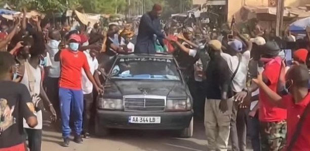 Au Sénégal, l'opposant Ousmane Sonko et sa caravane de la liberté en  route pour Dakar