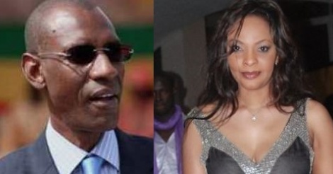 Tamaro+Seydi Tamaro Seydi offre des jumelles à Abdoulaye Daouda Diallo