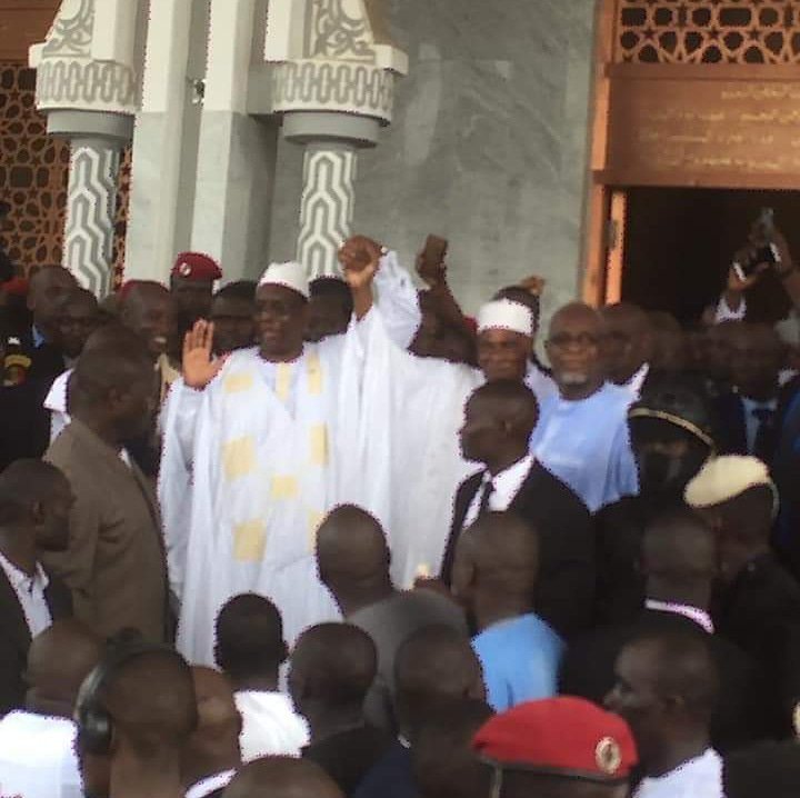 (07 Photos) Réconciliation : Macky Sall dépose Abdoulaye Wade jusqu’à sa maison.