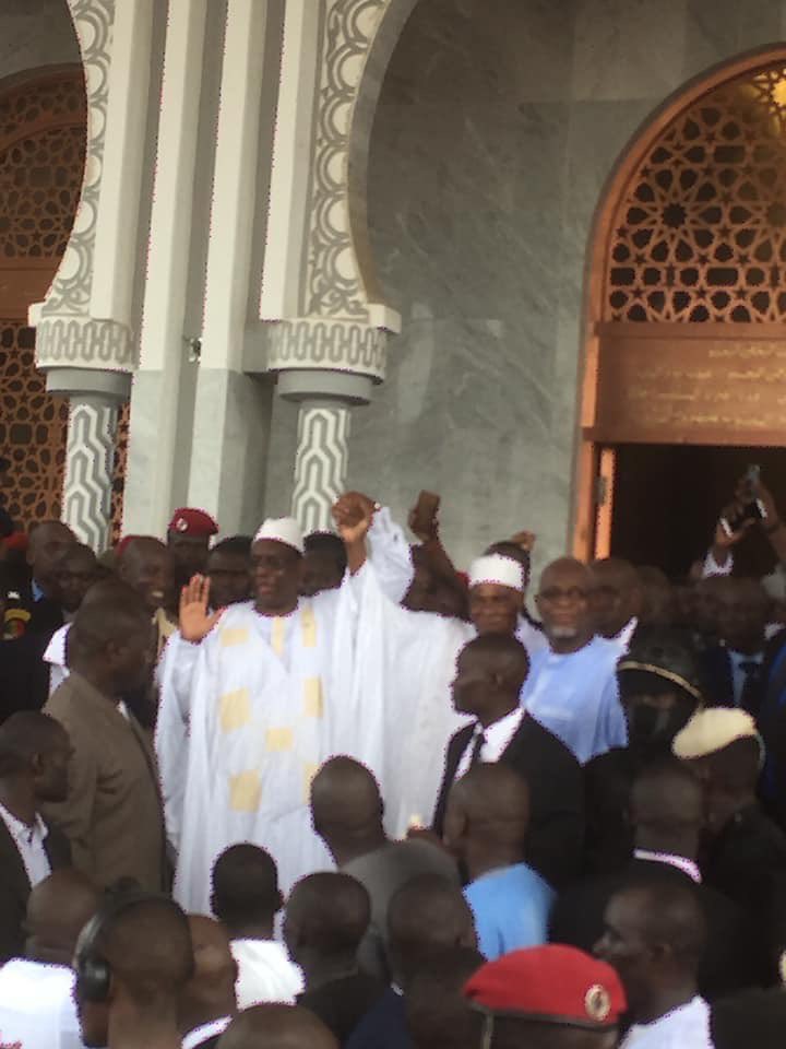 (07 Photos) Réconciliation : Macky Sall dépose Abdoulaye Wade jusqu’à sa maison.