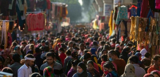 Covid en Inde : face à l’ampleur de la 3e vague, les autorités imposent couvre-feux et confinements partiels