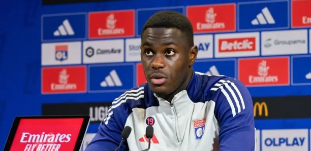 Lyon : Moussa Niakhaté répond aux supporters