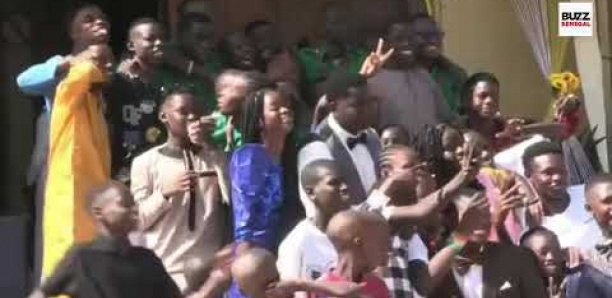 Église Notre Dame du Cap-Vert : Les fidèles manifestent leur joie après la messe de Noël