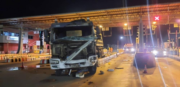 Autoroute de l'avenir : un chauffeur de camion dort au volant et endommage les équipements