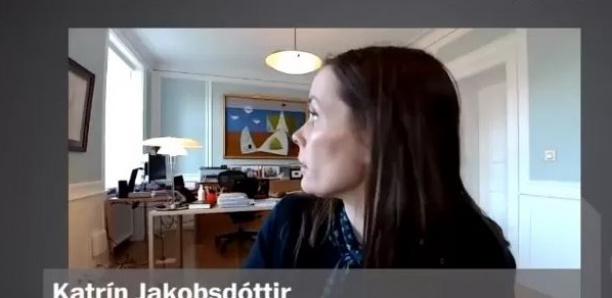 La Première ministre islandaise interrompue en pleine interview par... un tremblement de terre