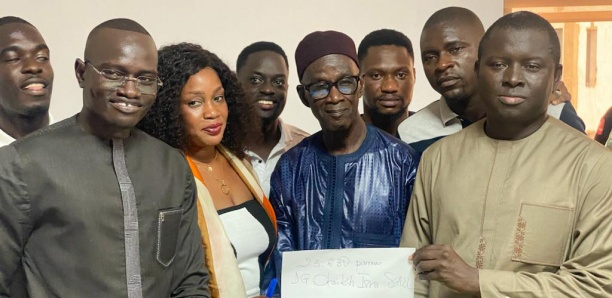 Présidentielle 2024 : Cheikh Issa Sall remet 23 630 parrainages à BBY
