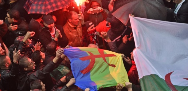 Algérie: manifestation nocturne contre la présidentielle du 12 décembre