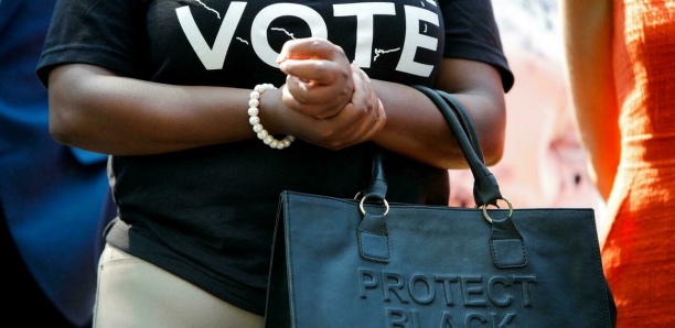 Le Texas adopte une loi accusée de restreindre l'accès au vote
