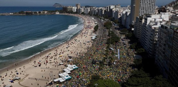Brésil: un juge ordonne l’assignation à résidence de l’ex-président Bolsonaro
