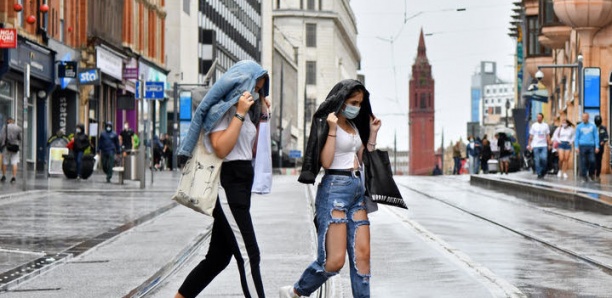 L'Angleterre interdit les rassemblements de plus de six personnes