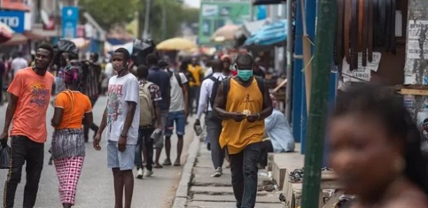 Une personne infectée par le coronavirus en contamine 533 autres dans une usine au Ghana