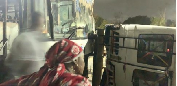 Accident sur l'autoroute à péage : Un car Ndiaga Ndiaye se renverse et bloque la circulation