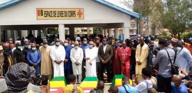 Guinée : Le FNDC enterre ses 8 victimes à Bambeto