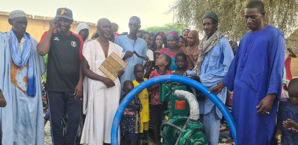 Podor : Baaba Maal offre une motopompe aux populations de Ndioundou