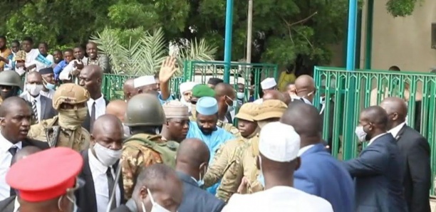 [Vidéo] Mali : Les images de l'arrestation de celui qui voulait poignarder Assimi Goïta