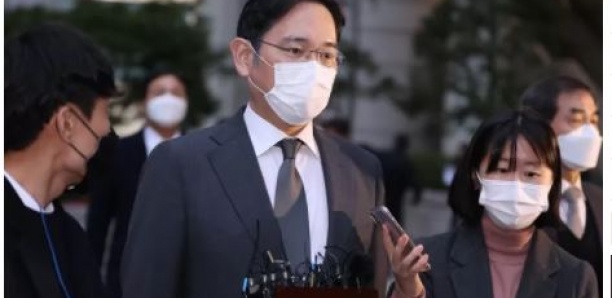 Libération conditionnelle du patron de facto de Samsung