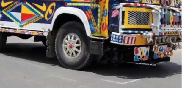 Accident spectaculaire aux HLM : Une  course-poursuite entre « Car rapide » fait deux blessés