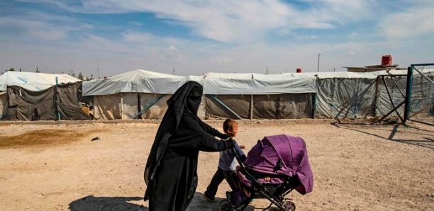 Plus de 200 Syriens quittent le camp de déplacés d'Al-Hol en Syrie