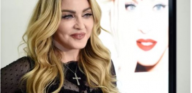 Madonna s’offre un premier tatouage très symbolique à 62 ans