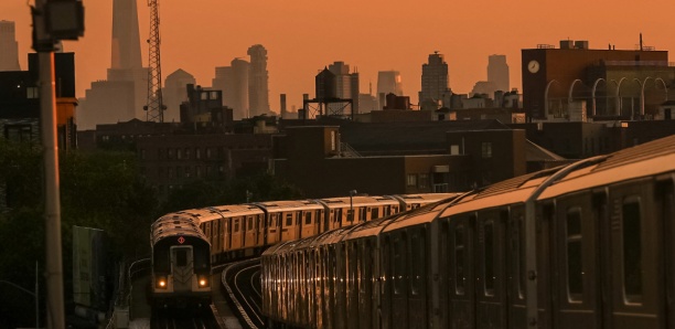 New York: un homme inculpé pour avoir placé des explosifs sur les voies du métro et des toits à Manhattan