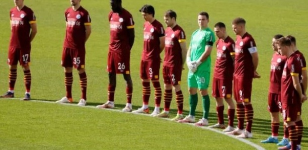 Schalke 04 joue sans le logo de son sponsor Gazprom
