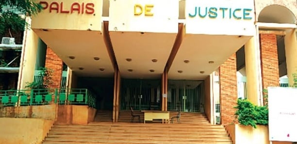 Burkina Faso : Un huissier de justice poursuivi pour abus de confiance et blanchiment de capitaux