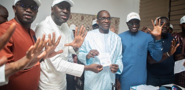 Présidentielle 2024 : Le mouvement "Nieup" Appuie Amadou Ba avec un lot de 28 353 parrains