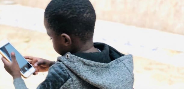 Écrans : solution de facilité pour les parents, danger pour les tout-petits