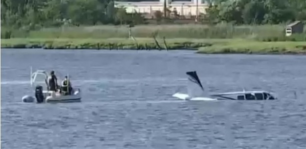 Un avion s'écrase dans un fleuve aux États-Unis, les deux occupants sains et saufs