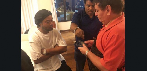 Ronaldinho arrêté au Paraguay avec un faux passeport