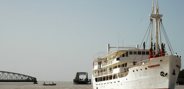 Podor: Le  mythique bateau Bou El Mogdad accoste avec des touristes et installe la panique....