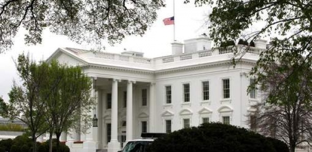 Deux personnes armées voulant rencontrer le président Biden arrêtées à la Maison-Blanche