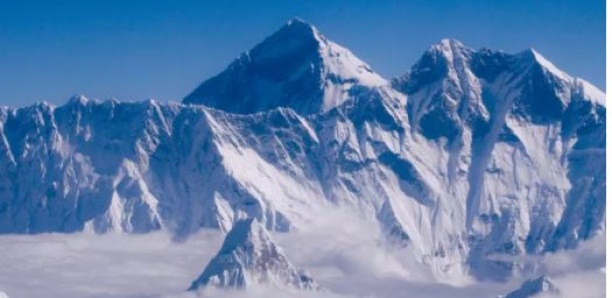 Le mont Everest a pris de la hauteur
