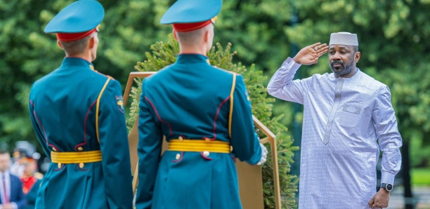 Mali-Russie : Assimi Goïta rend hommage au soldat inconnu à Moscou