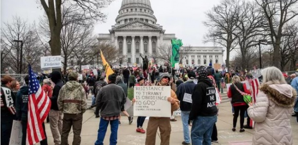 72 personnes ayant pris part à des manifestations anti-confinement dans le Wisconsin infectés par le Covid-19