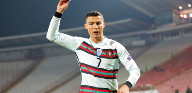 Le brassard jeté par Cristiano Ronaldo mis aux enchères pour aider un bébé malade