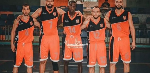 Basket : D1 Algérie:   Pape Mamadou Faye  inscrit 18 points, 5 passes  et sauve l’ASSOB