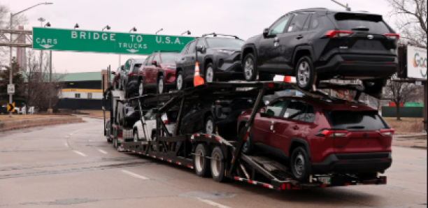 Le Canada appliquera mercredi des droits de 25% sur des automobiles américaines