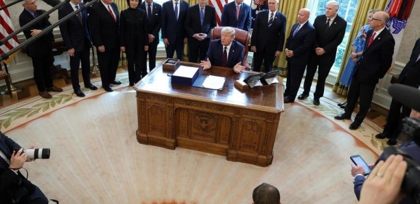 Coronavirus: Donald Trump signe le plan massif d’aide à l’économie américaine