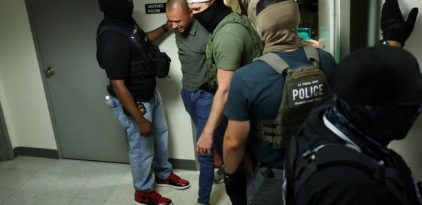 Des demandeurs d'asile arrêtés après des audiences "pièges" à New York