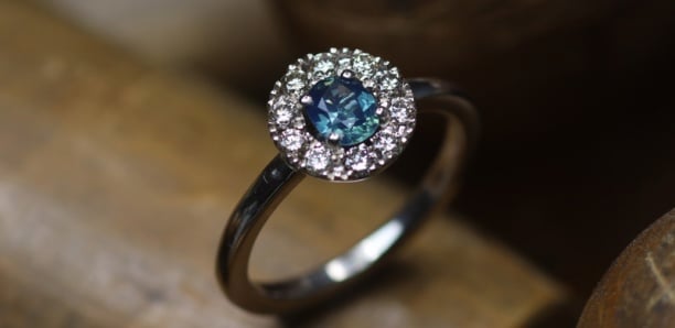 Demande en mariage : "près d'une femme sur cinq avale sa bague de fiançailles''