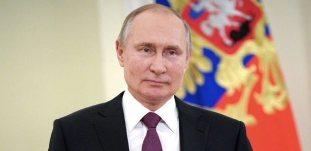 Russie : Vladimir Poutine s'isole après des cas de Covid-19 dans son entourage
