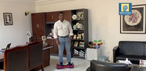 [Vidéo] Perché sur son hoverboard, Bougane parle aux primo-votants