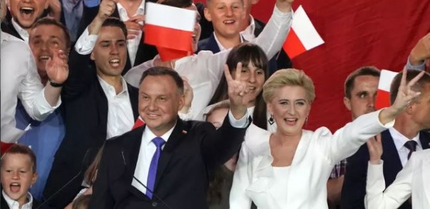 Présidentielle en Pologne : Duda réélu de justesse, le pays plus divisé que jamais