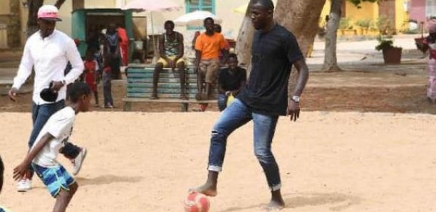 Kalidou Koulibaly convoie un bateau de médicaments