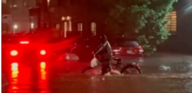 La vidéo hallucinante d'un livreur de repas qui traverse New York lors des inondations