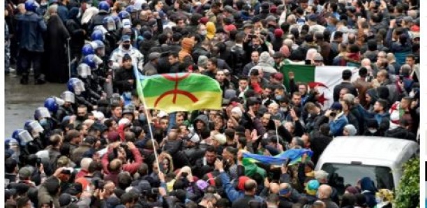 Des milliers de manifestants dans les rues d’Alger pour le second anniversaire du Hirak